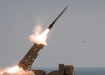 إيران تعلن بدء إطلاق موجة جديدة من الصواريخ.. وصفارت الإنذار تدوي في تل أبيب