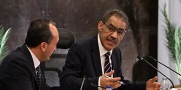 وزارة الإعلام تقدم مذكرات لجمعية الصحفيين الكويتية والصحفيين العرب ونقابة الصحفيين ضد فؤاد الهاشم بعد مقاله المسيئ لمصر