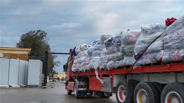 أكثر من 3,680 طن مساعدات.. قافلة الهلال الأحمر المصري تتجه لدعم أهالي غزة