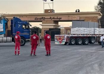 الهلال الأحمر المصري يدفع بـ 86 ألف سلة غذائية ومساعدات شتوية إلى قطاع غزة