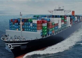 شركات شحن يابانية عملاقة توقف مرور سفنها عبر مضيق هرمز