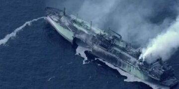 وزارة البترول تنفي أي صلة لمصر بناقلة الغاز التي تعرضت لحادث قبالة السواحل الليبية