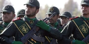 الاستخبارات الإيرانية تعلن ضبط شحنتين كبيرتين من الأسلحة بمحافظتي كرمان وكردستان