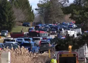 إطلاق نار واقتحام سيارة لمعبد يهودي.. استنفار أمني كبير في ولاية ميشيجان الأمريكية