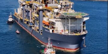 فالاريس دي إس 12 تصل إلى مصر إيذانًا بانطلاق حفر 4 آبار غاز جديدة بالبحر المتوسط