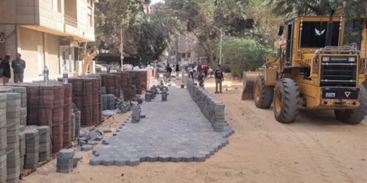 محافظ الجيزة: تطوير ورصف 17 شارعًا بحي العجوزة ضمن الخطة الاستثمارية