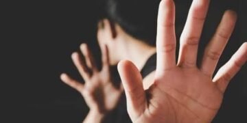 موظفة ببنك شهير تتهم عاملًا بالتحرش بها داخل ميني باص في الشيخ زايد