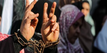 نادي الأسير: 39 أما يواصل الاحتلال الإسرائيلي اعتقالهنّ في سجونه