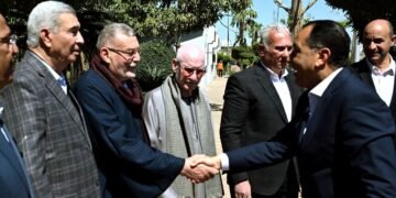 رئيس الوزراء من سوق العبور: لدينا مخزون آمن من السلع يكفي لعام.. والقطاع الخاص شريك في الاستقرار