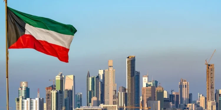 بجهود قنصلية .. رحلات “شارتر” لنقل جثامين مصريين وعودة مئات المخالفين من الكويت