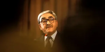 رحيل رجل المرحلة الصعبة.. وفاة “اليامين زروال” وإعلان الحداد الوطني بالجزائر