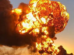 غارات مكثفة تستهدف مستودع ذخيرة في أصفهان بإيران