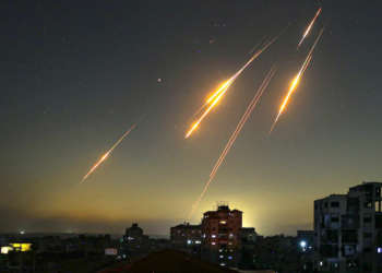 إيران تعلن قصف مواقع عسكرية إسرائيلية في وسط وشمال إسرائيل