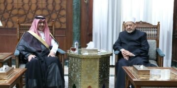 شيخ الأزهر للسفير السعودي: ندين بقوة الاعتداءات الإيرانية على المنشآت الخليجية