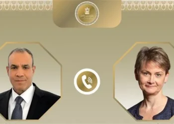 وزير الخارجية يبحث مع نظيرته البريطانية تعزيز العلاقات والتطورات الإقليمية