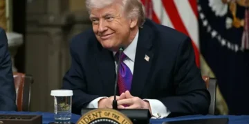 ترامب يلوّح باتفاق قريب مع إيران يشمل نفطًا مجانيًا.. وطهران ترد بسخرية