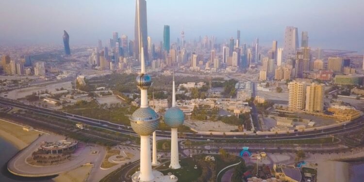 وزارة الداخلية الكويتية تحذر المواطنين والمقيمين من الخروج منتصف ليلة الثلاثاء