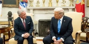 ملك الأردن يبحث مع الرئيس الأمريكي تطورات المنطقة وسبل خفض التصعيد