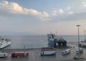 إغلاق ميناء نويبع بسبب سوء الأحوال الجوية وارتفاع الأمواج