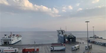 إغلاق ميناء نويبع بسبب سوء الأحوال الجوية وارتفاع الأمواج