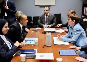 وزير الخارجية يبحث مع رئيسة البنك الأوروبي تعزيز الاستثمارات وتوسيع الشراكة في مصر