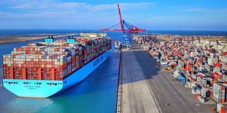 هيئة موانئ البحر الأحمر تغلق ميناء السويس بسبب سوء الأحوال الجوية