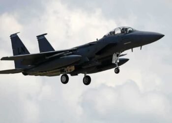 إيران تعرض مكافأة للعثور على طيار أمريكي.. وواشنطن تنفي إسقاط أي طائرة