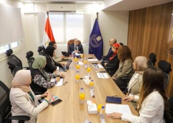 هيئة الدواء المصرية تبحث مع فايزر توسيع التعاون وتوطين صناعة الدواء