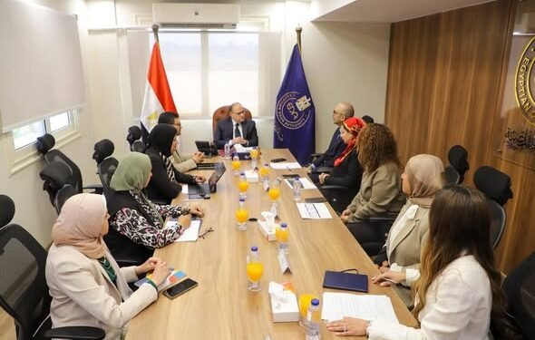 هيئة الدواء المصرية تبحث مع فايزر توسيع التعاون وتوطين صناعة الدواء