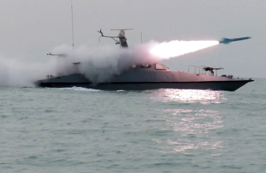 إيران تتهم واشنطن بخرق الهدنة وتعلن استهداف سفن أمريكية بمسيرات