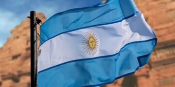 الأرجنتين تطرد دبلوماسيًا إيرانيًا وتُصنّف "الحرس الثوري" منظمة إرهابية