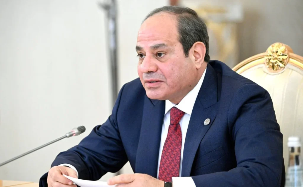 السيسي للاعبي المنتخب: لازم كل واحد يقول إحساسه في المباريات علشان الناس