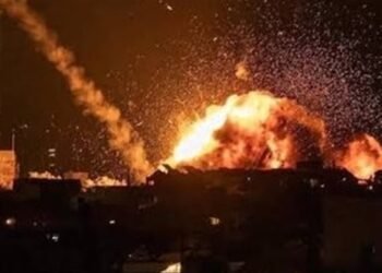 صفارات الإنذار تدوي شمال إسرائيل والجولان بعد قصف متزامن من إيران وحزب الله