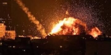 صفارات الإنذار تدوي شمال إسرائيل والجولان بعد قصف متزامن من إيران وحزب الله