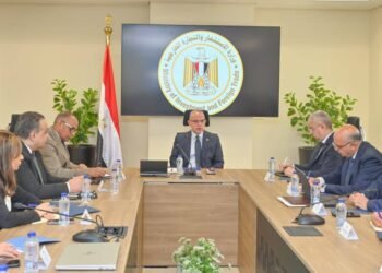 وزير الاستثمار يتابع مؤشرات الأداء ويوجه بتسريع التحول الرقمي وتعزيز كفاءة الخدمات