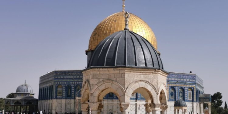 إعادة فتح المسجد الأقصى أمام المصلين بعد 40 يومًا من الإغلاق