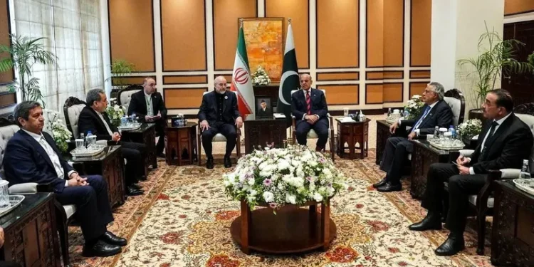 مباحثات إيرانية باكستانية في طهران وسط تحركات دبلوماسية أمريكية