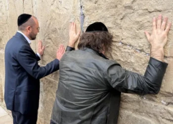 زيارة مثيرة للجدل.. الرئيس الأرجنتيني يؤدي طقوسًا يهودية عند حائط البراق