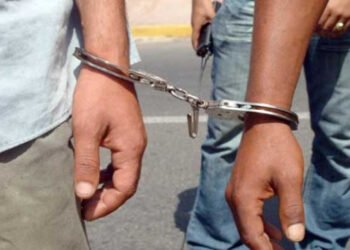 حبس تشكيل عصابي انتحل صفة رجال شرطة لسرقة 2.7 مليون جنيه في الجيزة