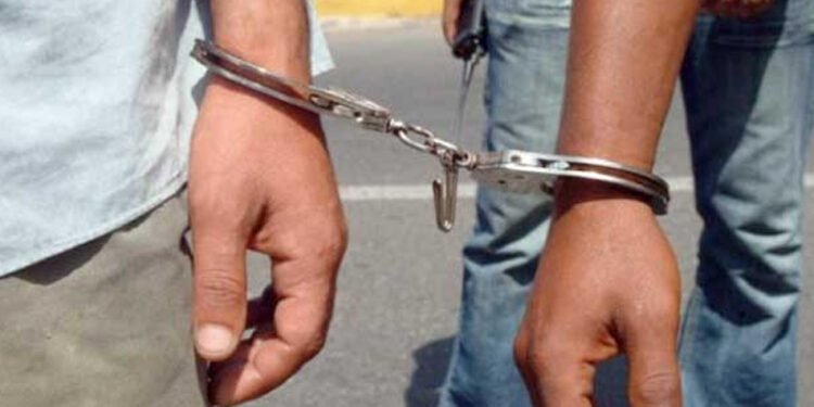 حبس تشكيل عصابي انتحل صفة رجال شرطة لسرقة 2.7 مليون جنيه في الجيزة