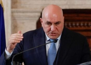 وزير الدفاع الإيطالي: لن نسمح بمرور طائرات أمريكية محمّلة بأسلحة عبر أجوائنا