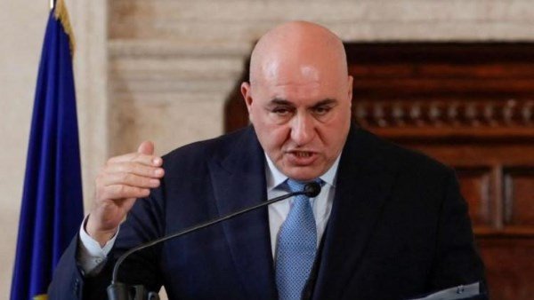 وزير الدفاع الإيطالي: لن نسمح بمرور طائرات أمريكية محمّلة بأسلحة عبر أجوائنا