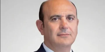 وفاة عمرو النقلي نائب رئيس بنك مصر في حادث على الطريق الصحراوي