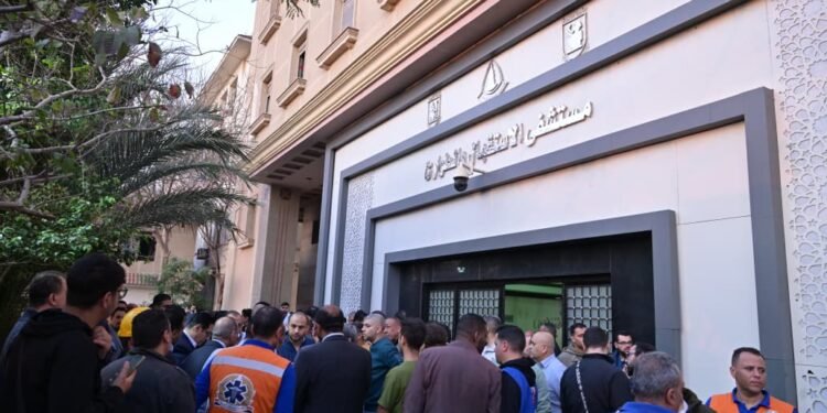 جامعة القاهرة: حريق محدود بغرفة كهرباء بقصر العيني.. ولا تأثير على الخدمات الطبية