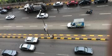 المرور: أمطار خفيفة على بعض الطرق دون تأثير على الحركة المرورية