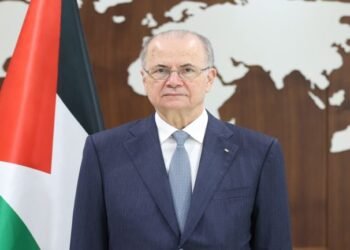 رئيس الوزراء الفلسطيني يبحث مع المنظمات الأهلية دعم المناطق المستهدفة من الاحتلال