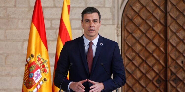 رئيس الوزراء الإسباني: ما حدث في مباراة مصر وإسبانيا غير مقبول ولا يمكن تكراره