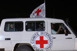 الصليب الأحمر يعلن وصول أول قافلة مساعدات إنسانية إلى إيران