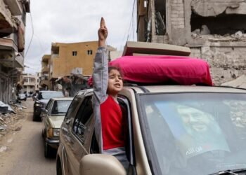 عودة النازحين إلى جنوب لبنان مع بدء سريان الهدنة