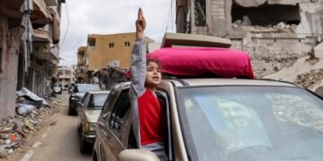 عودة النازحين إلى جنوب لبنان مع بدء سريان الهدنة